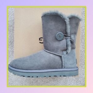 Ugg [LIKE NEW] Bailey Button Suede Boots Size 8